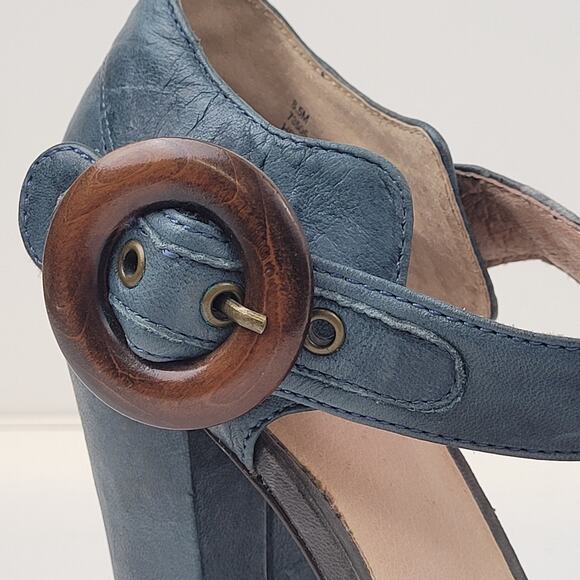 Frye Blue Leather Mary Jane Pumps with Big Wooden Buckle Sz 8 1/2 - Picture 10 of 10
